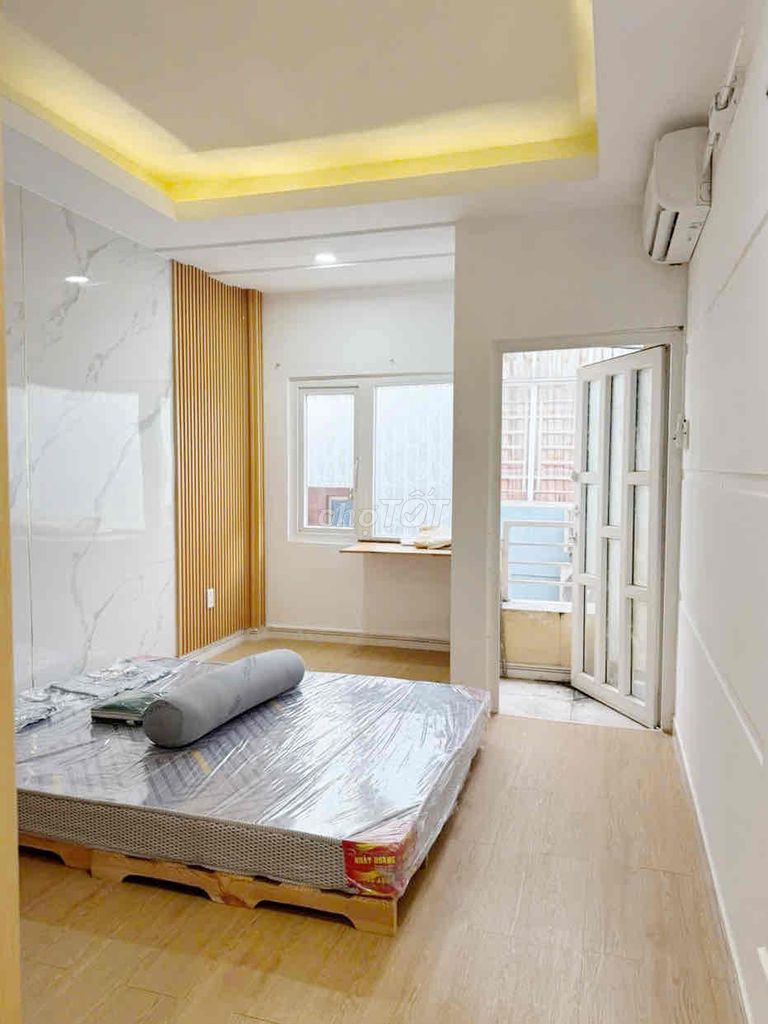 The original house. Videos and actual images are 100%. Two main bedrooms. A spare bedroom. Three toilets.