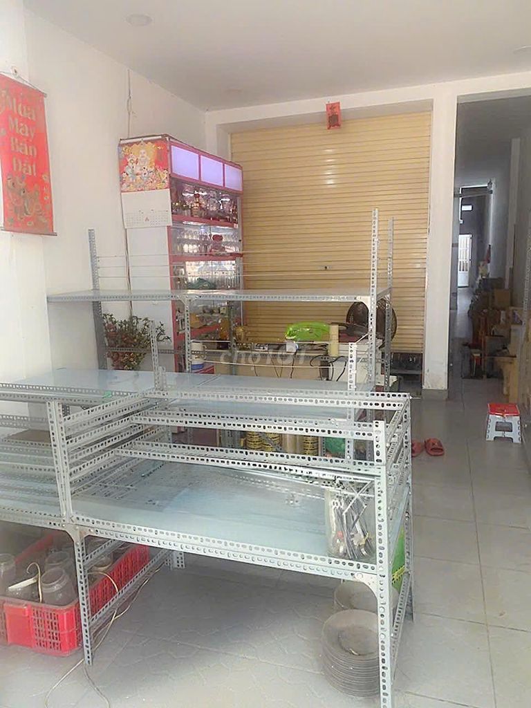 A Hoàng Hoa Thám house right in the sustore, 80 meters.