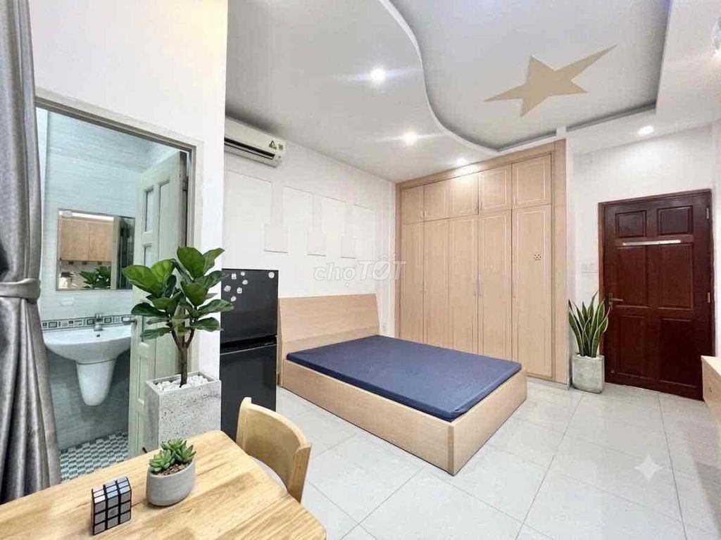 Rent an entire interior room - an alley-side airport-new room.