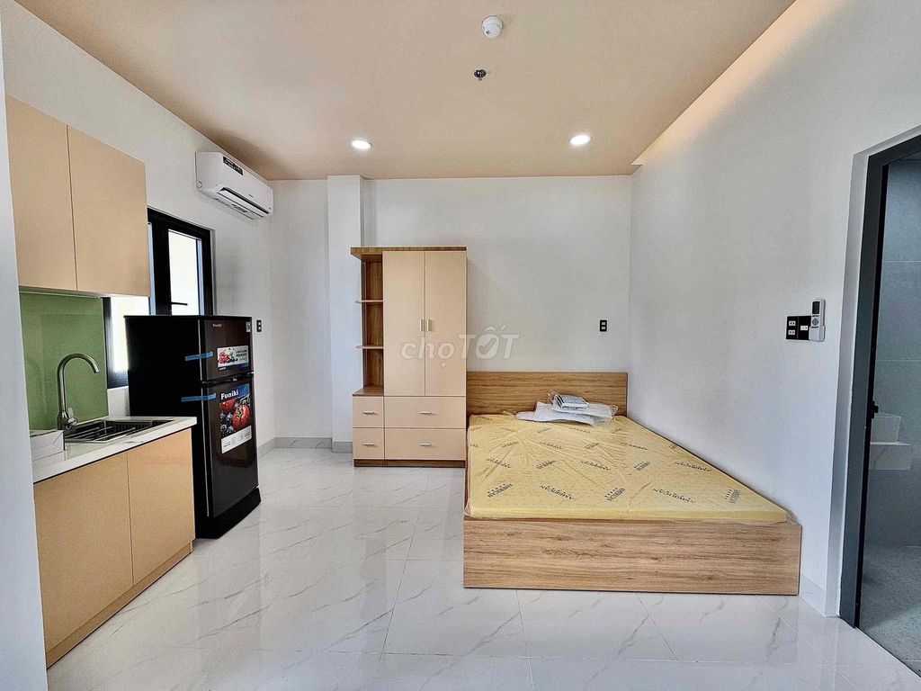 Renting new rooms 100%, full cut-out furniture, open balcony.