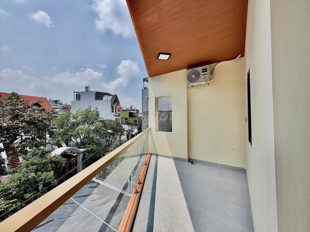 Renting new rooms 100%, full cut-out furniture, open balcony.