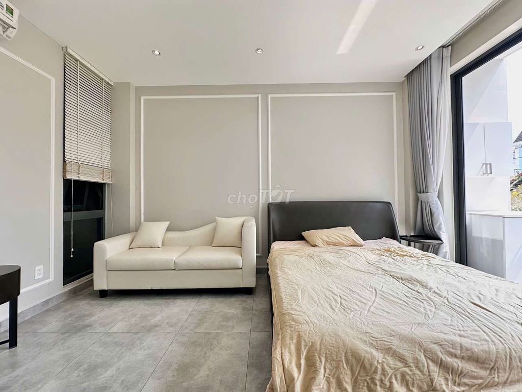 The balcony studio is full of furniture away from metro An Phú. after thevista