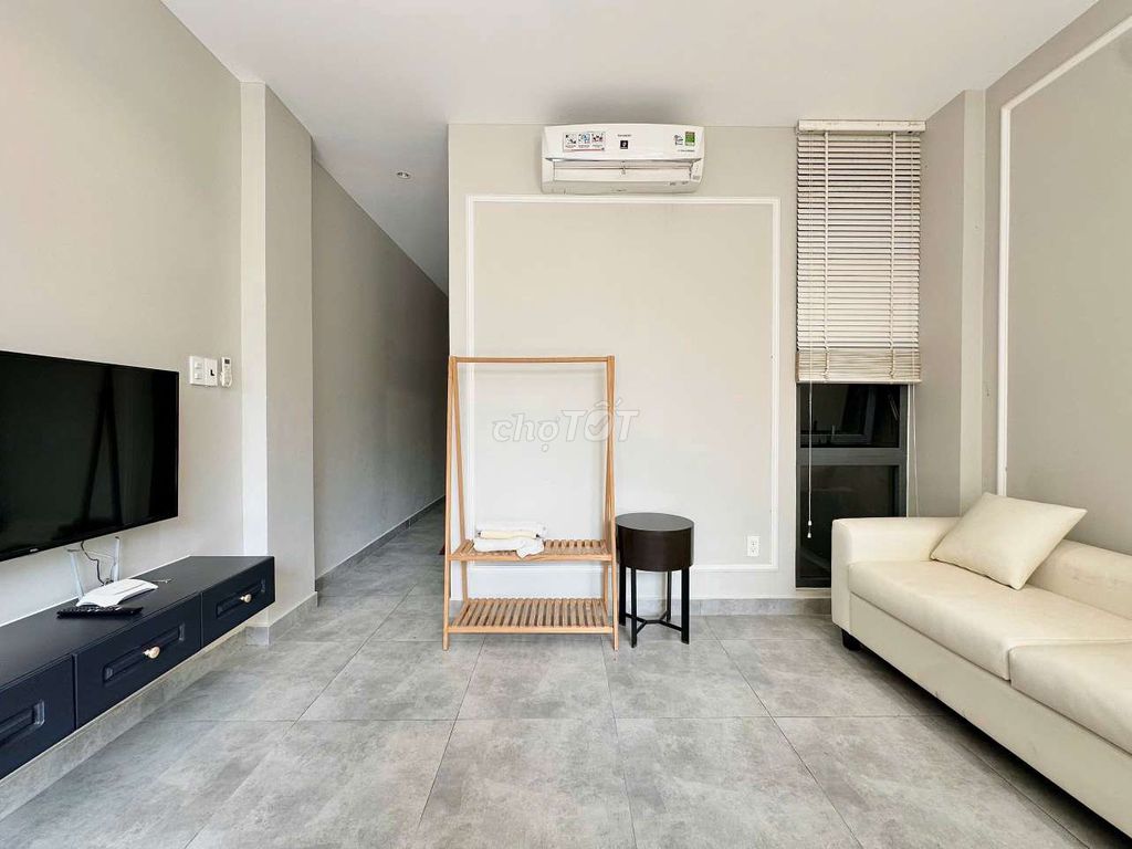 The balcony studio is full of furniture away from metro An Phú. after thevista