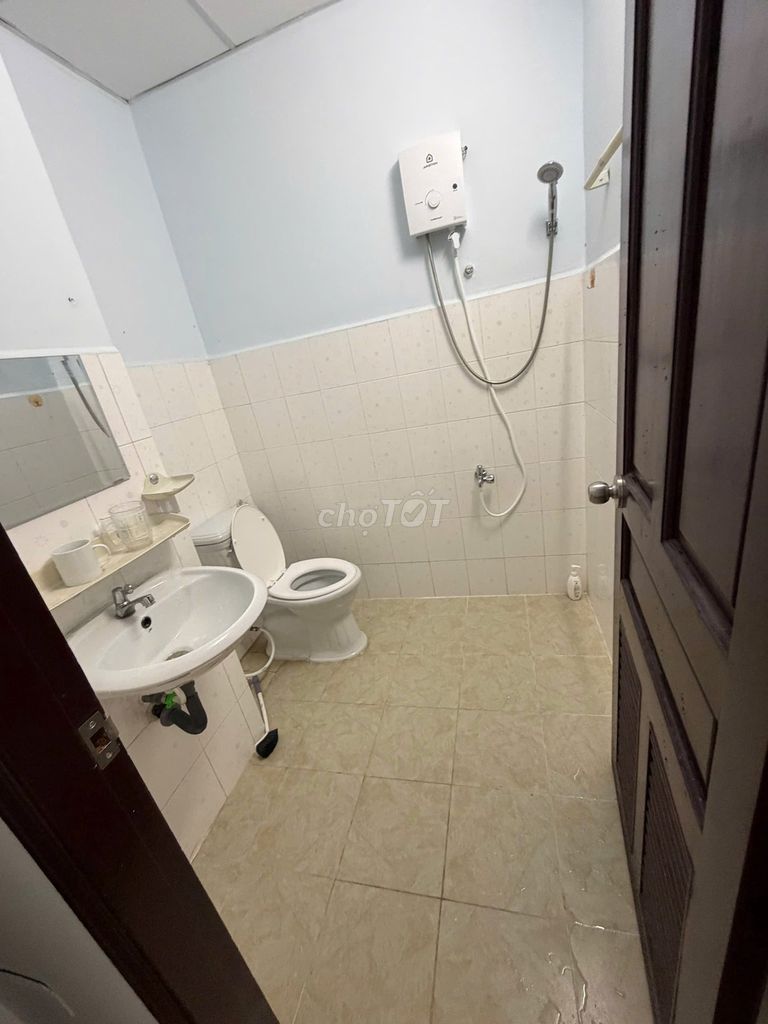 Rent the corner of two bedrooms. Two toilets, Chung cư Mỹ Kim on the 14th floor.