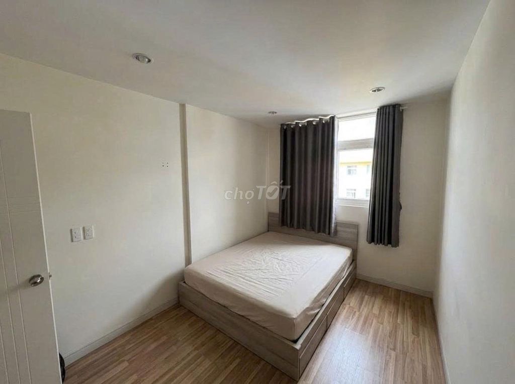 Rent City Gate Towers.