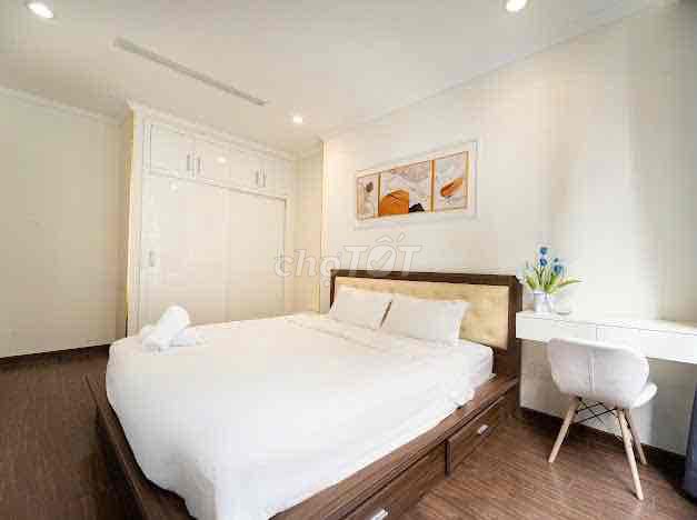 Rent a full bedroom - Vinhomes Central Park.