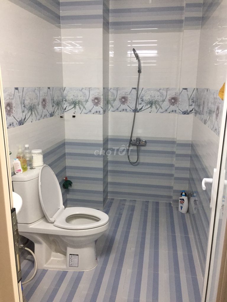 Full interior of a nice 4 x 20-foot firehouse 5-story bedroom 6 toilets near the skin market