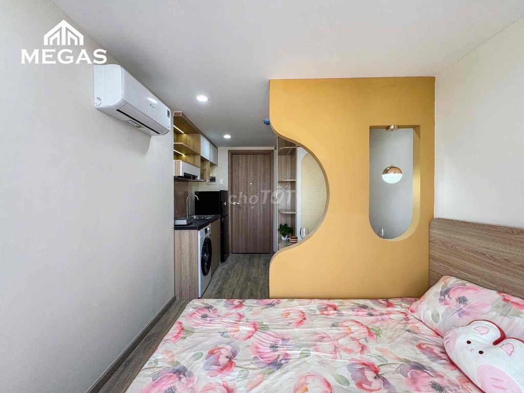 Rent apartment 25 meters of balcony at the market.