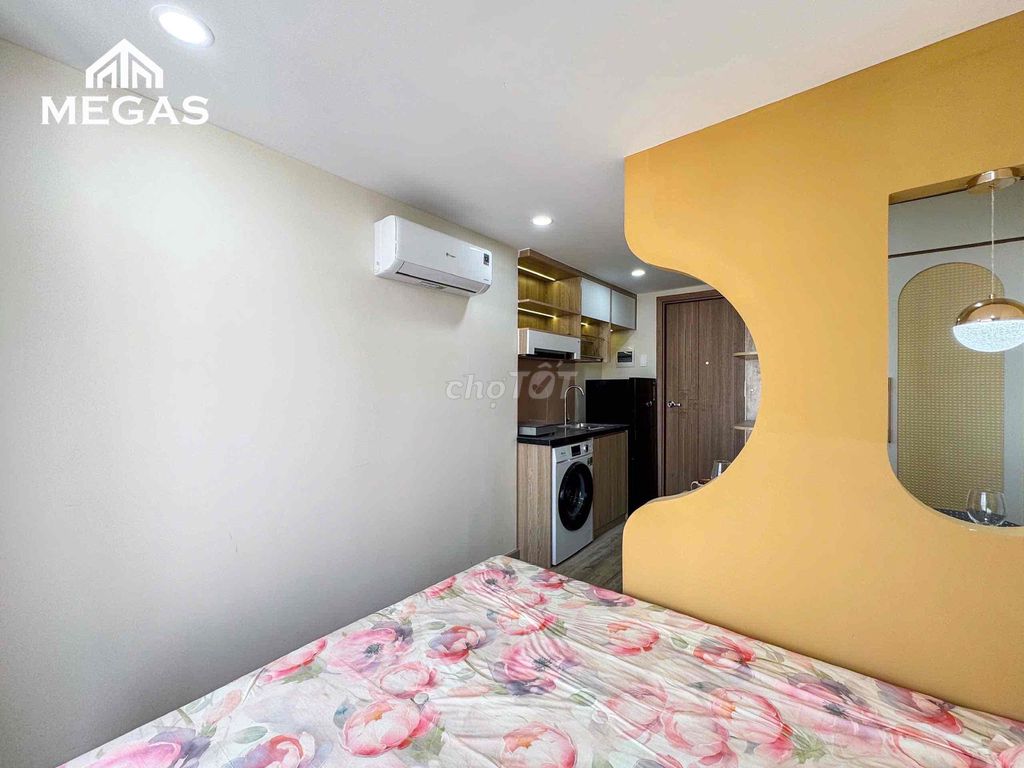 Rent apartment 25 meters of balcony at the market.