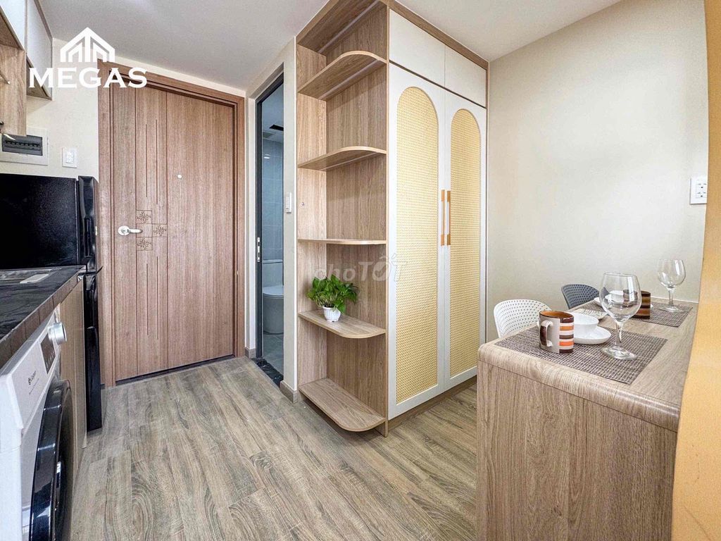 Rent apartment 25 meters of balcony at the market.