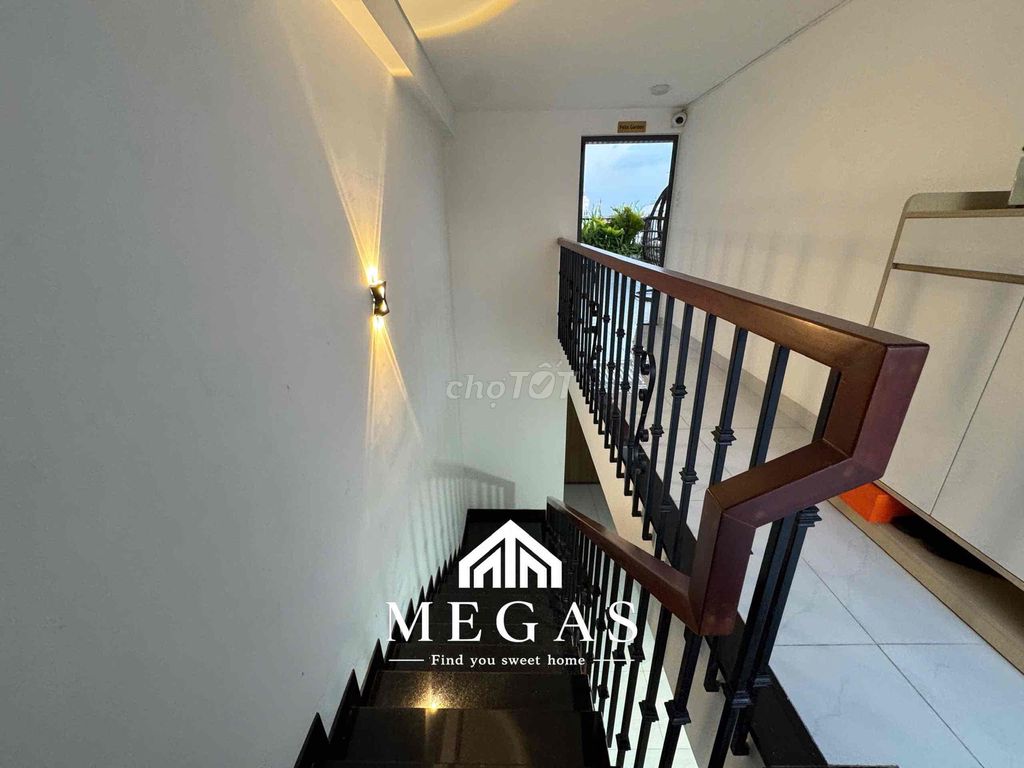 Rent apartment 25 meters of balcony at the market.