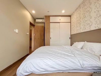 Rent a high-end service apartment -- lots of light -- modern design.