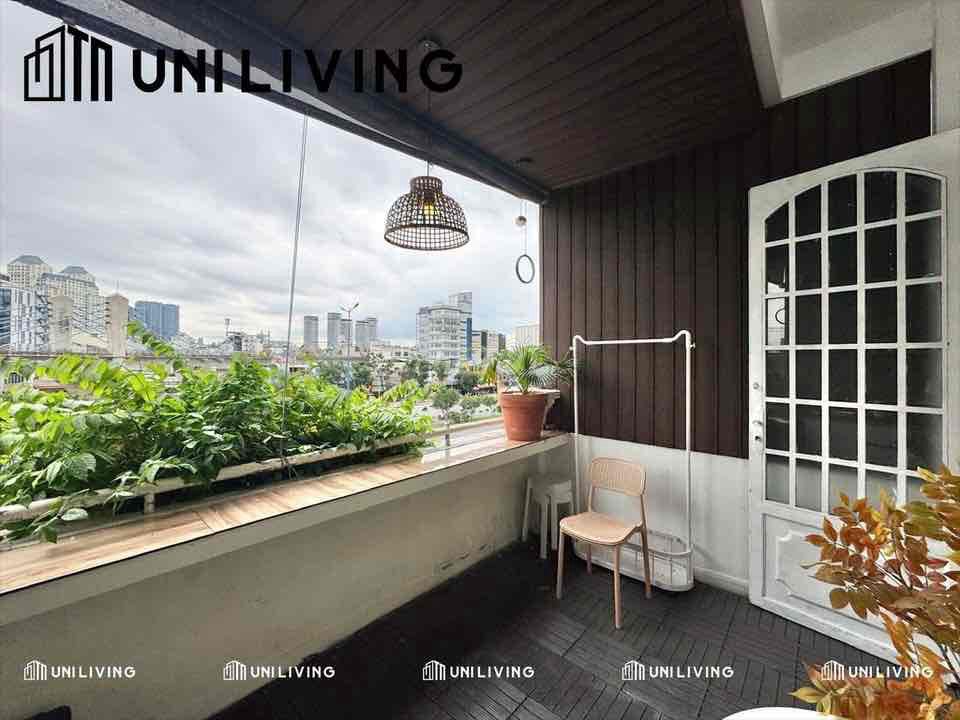 The studio FULI interior, the view of landmark81, at the new port metro.