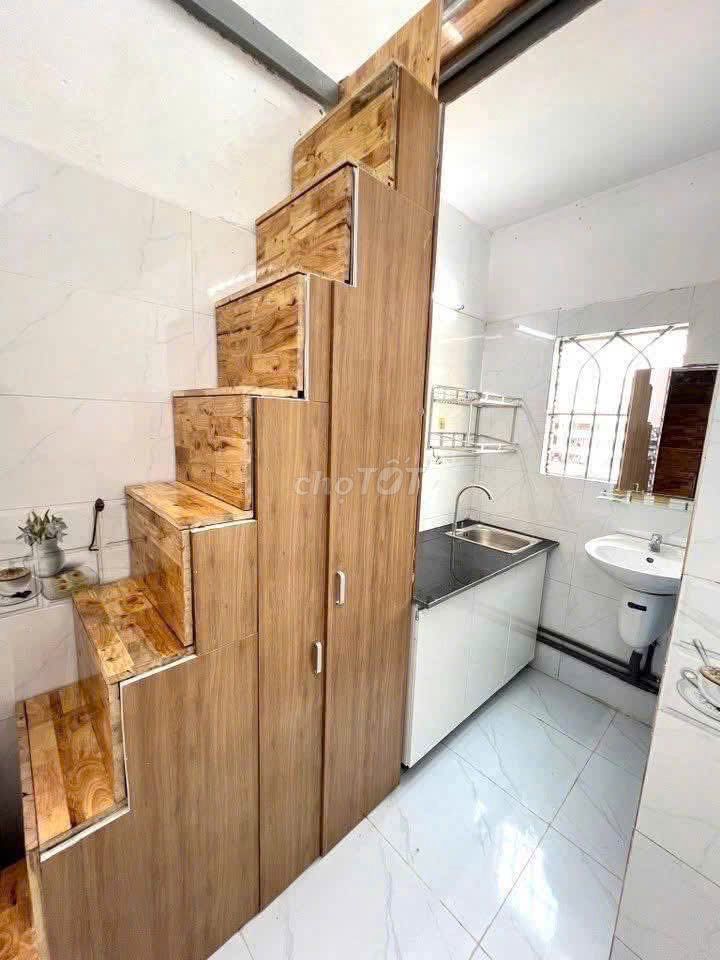 Three million Đỗ Xuân Hợp in small room.
