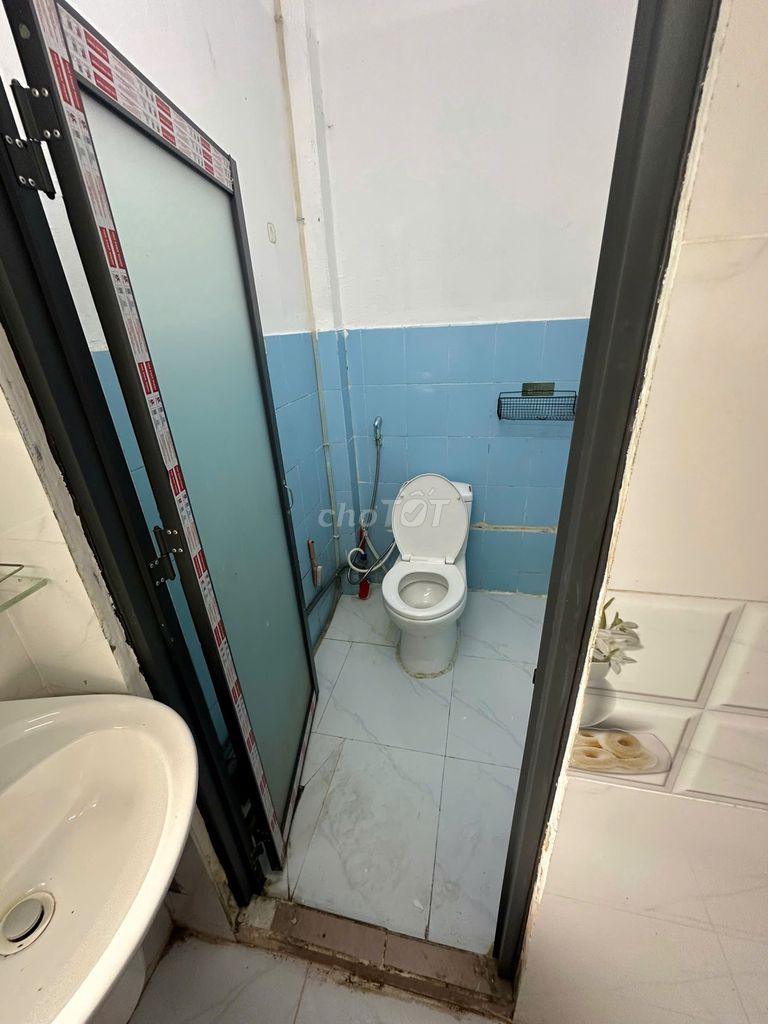 Three million Đỗ Xuân Hợp in small room.