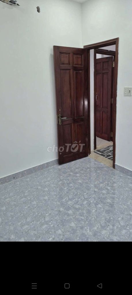 It's the owner who needs to rent the entire alley. 8 meters in front of a four-story security area.