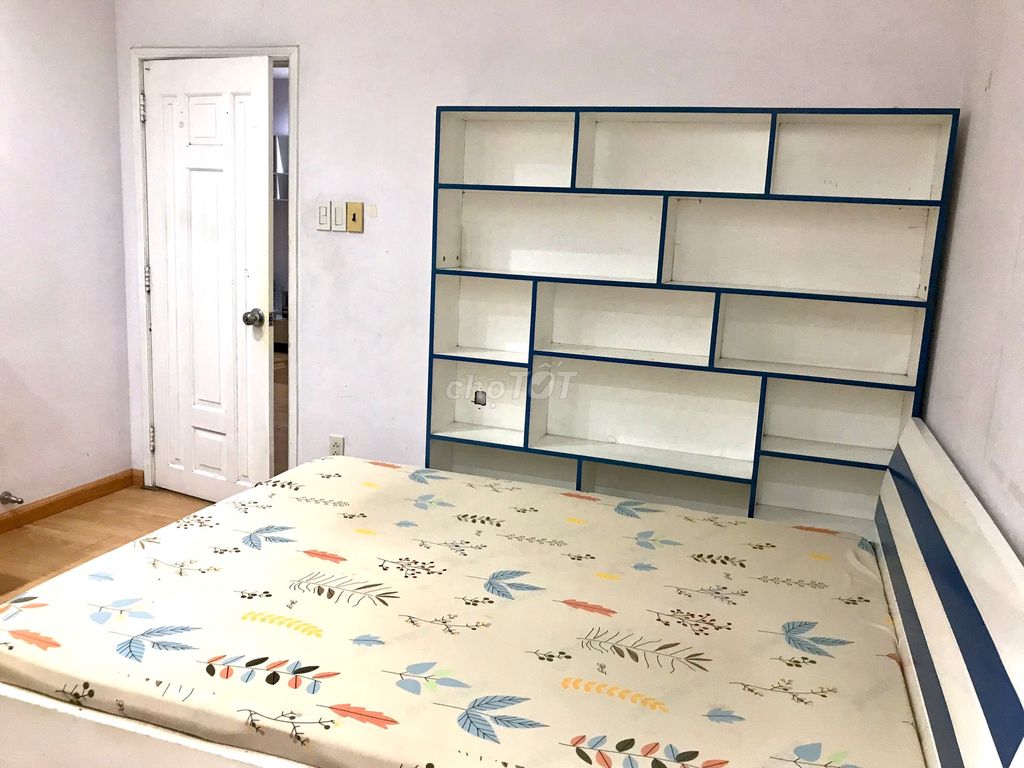 share 1 large apartment room - just 5.5 million.