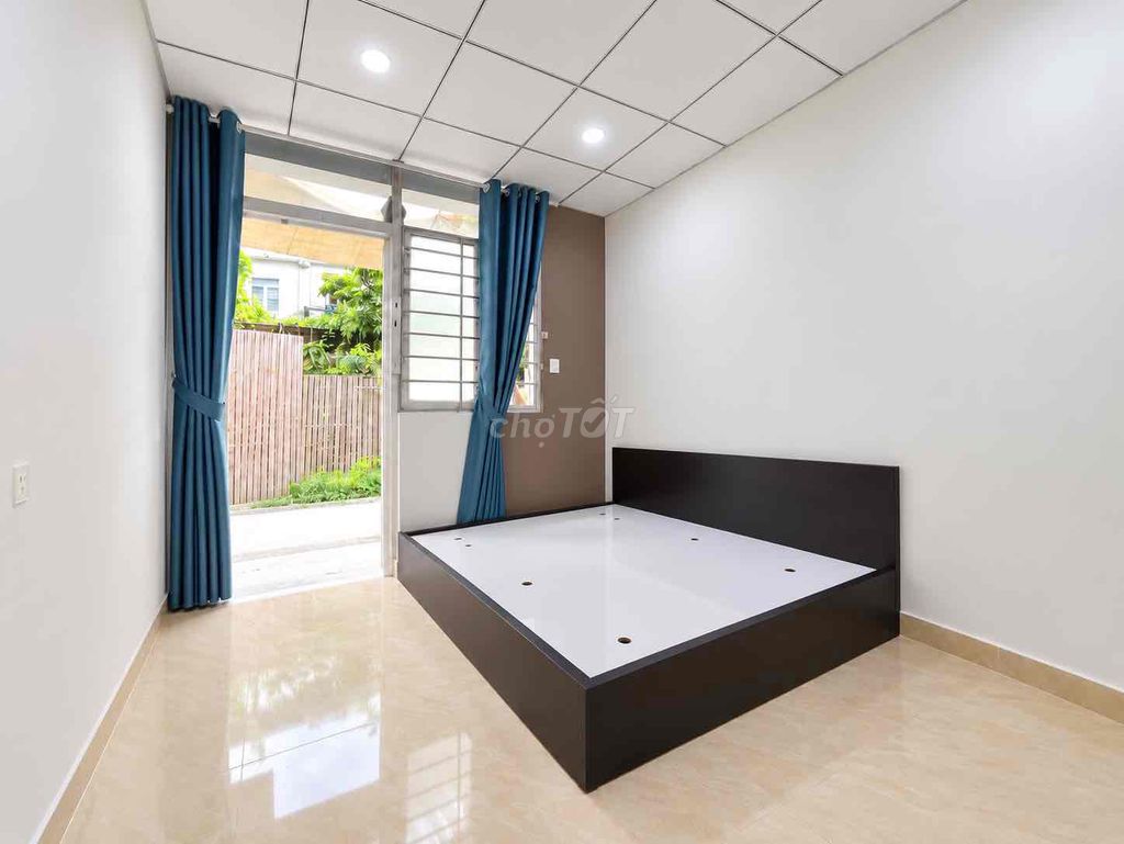 Dương Quảng Hàm studio -- bright room, full interior.