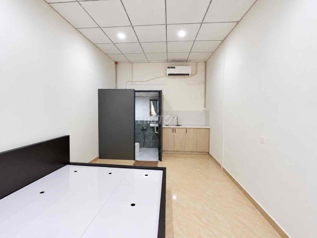 Dương Quảng Hàm studio -- bright room, full interior.