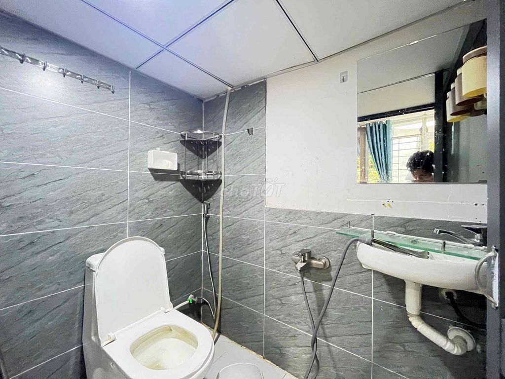Dương Quảng Hàm studio -- bright room, full interior.