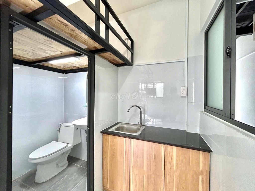 It's just that we have to go back to the country. I need to fold into the Hậu Giang motel room.