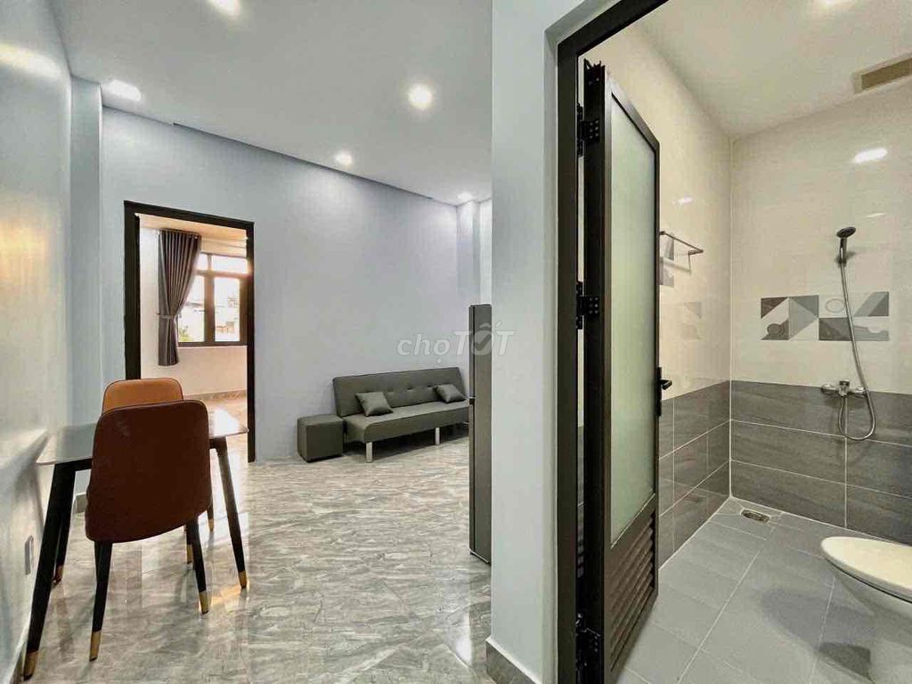 Rent the apartment one bedroom. Separate the elevator 40 meters wide.