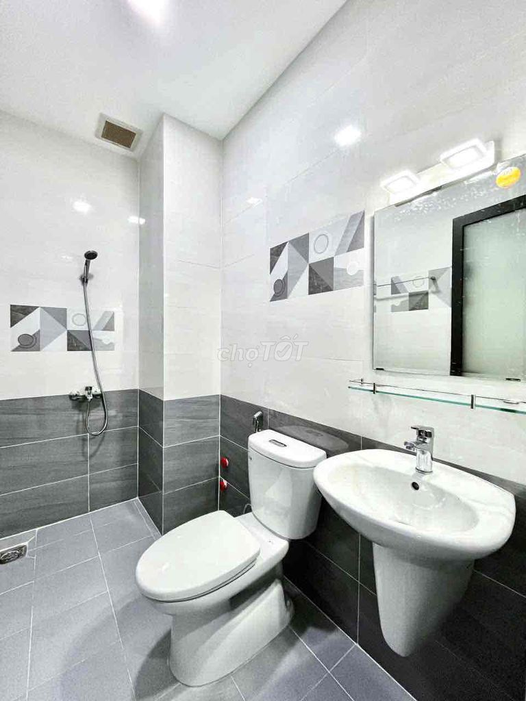 Rent the apartment one bedroom. Separate the elevator 40 meters wide.