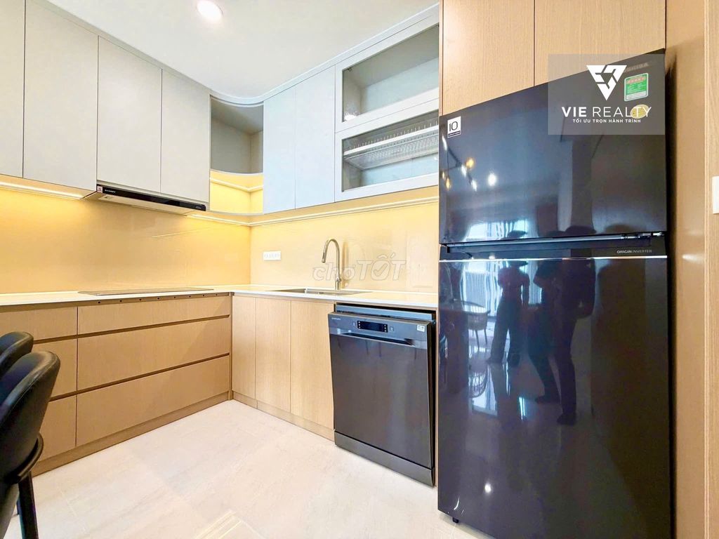 Rent two new furniture rooms. He only took 19 million months of Victoria Village.