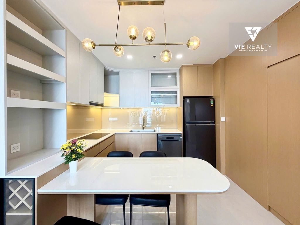 Rent two new furniture rooms. He only took 19 million months of Victoria Village.