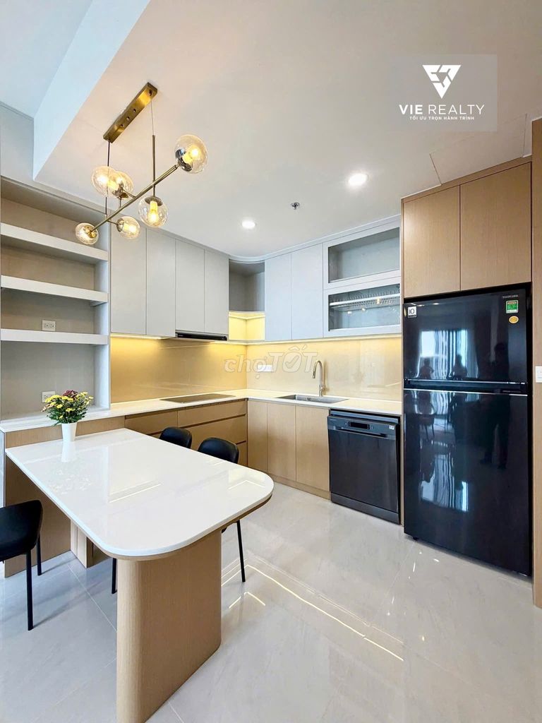 Rent two new furniture rooms. He only took 19 million months of Victoria Village.
