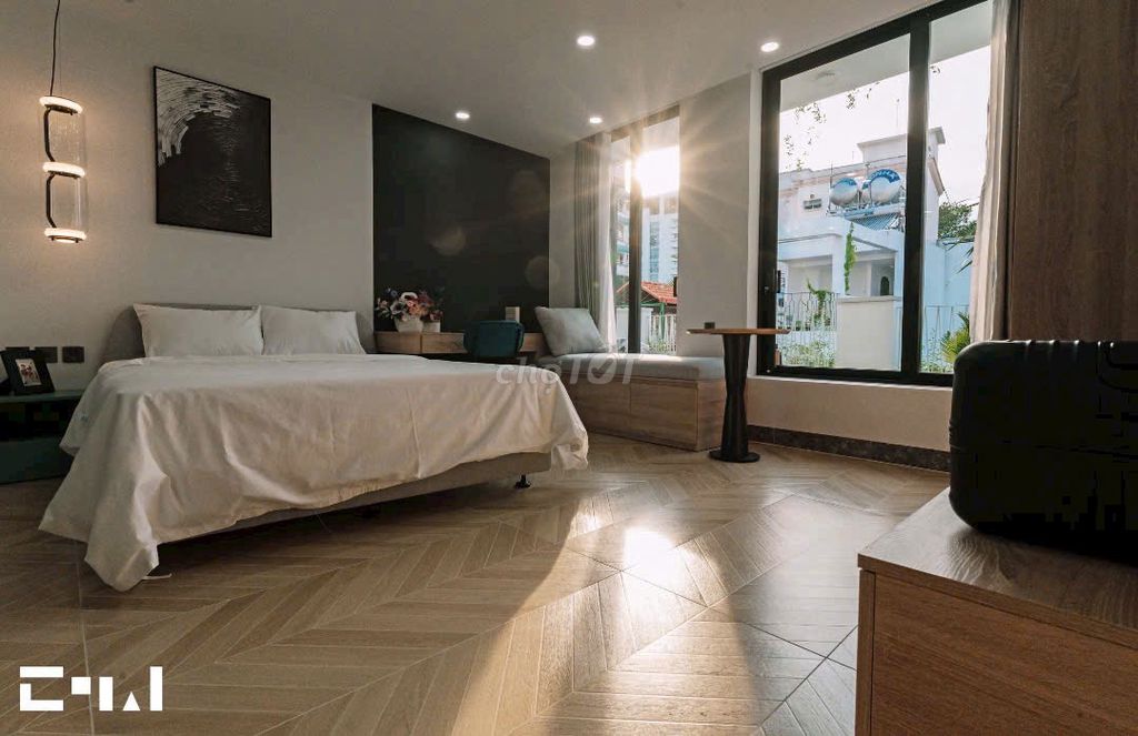 Rent the service apartment 30 meters 2 at Nguyễn Hữu Cảnh near Pearl Plaza and District 1.