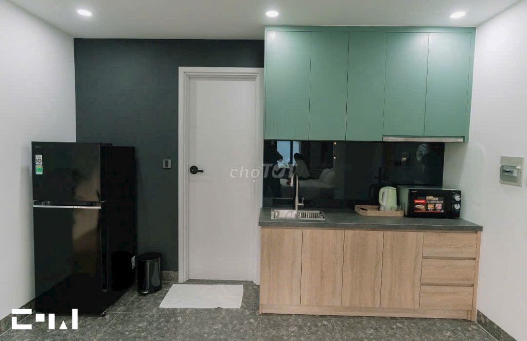 Rent the service apartment 30 meters 2 at Nguyễn Hữu Cảnh near Pearl Plaza and District 1.