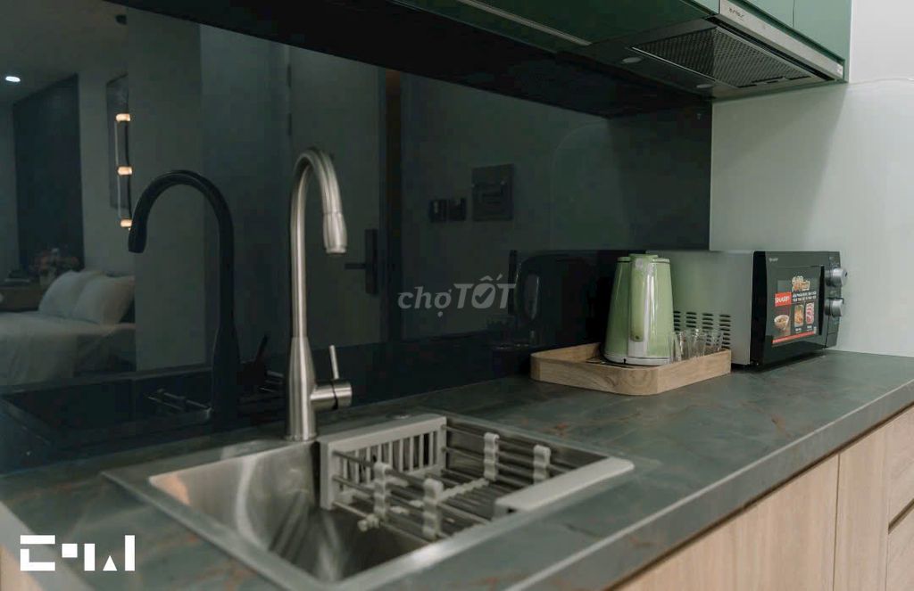 Rent the service apartment 30 meters 2 at Nguyễn Hữu Cảnh near Pearl Plaza and District 1.