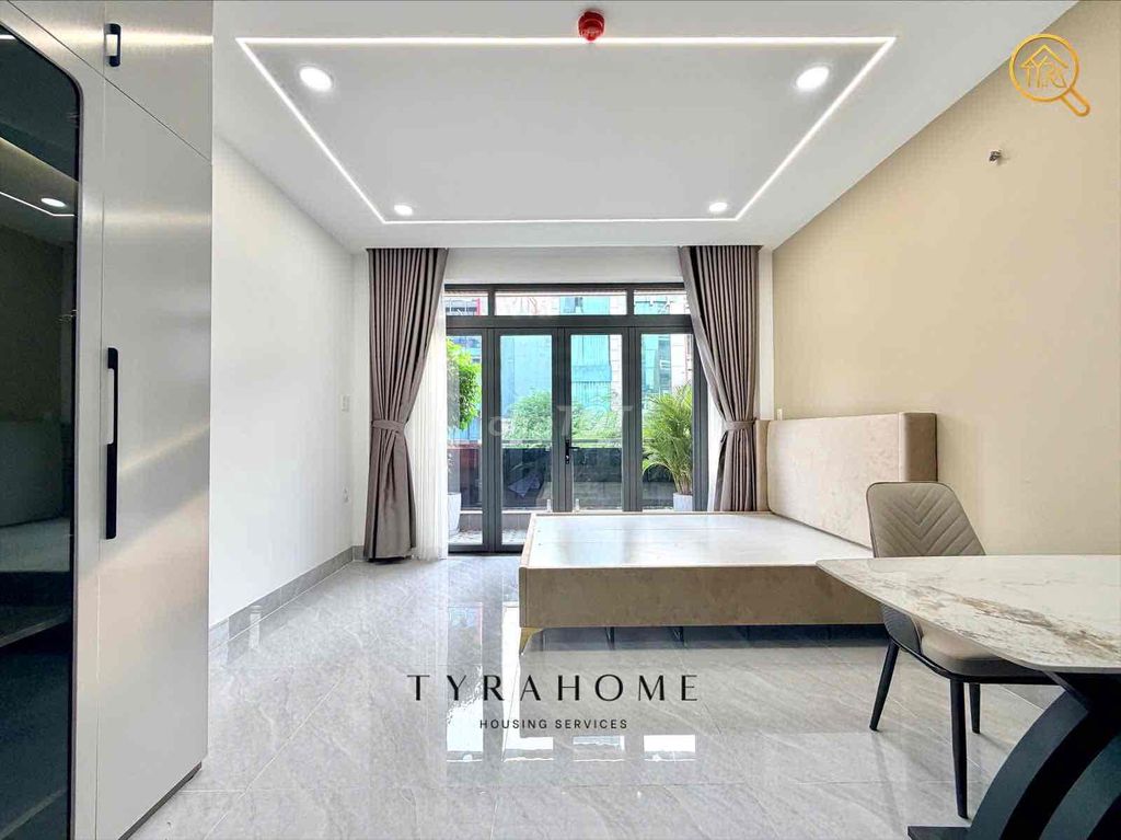 Open the apartment. A balcony bedroom, elevator near four green rows.