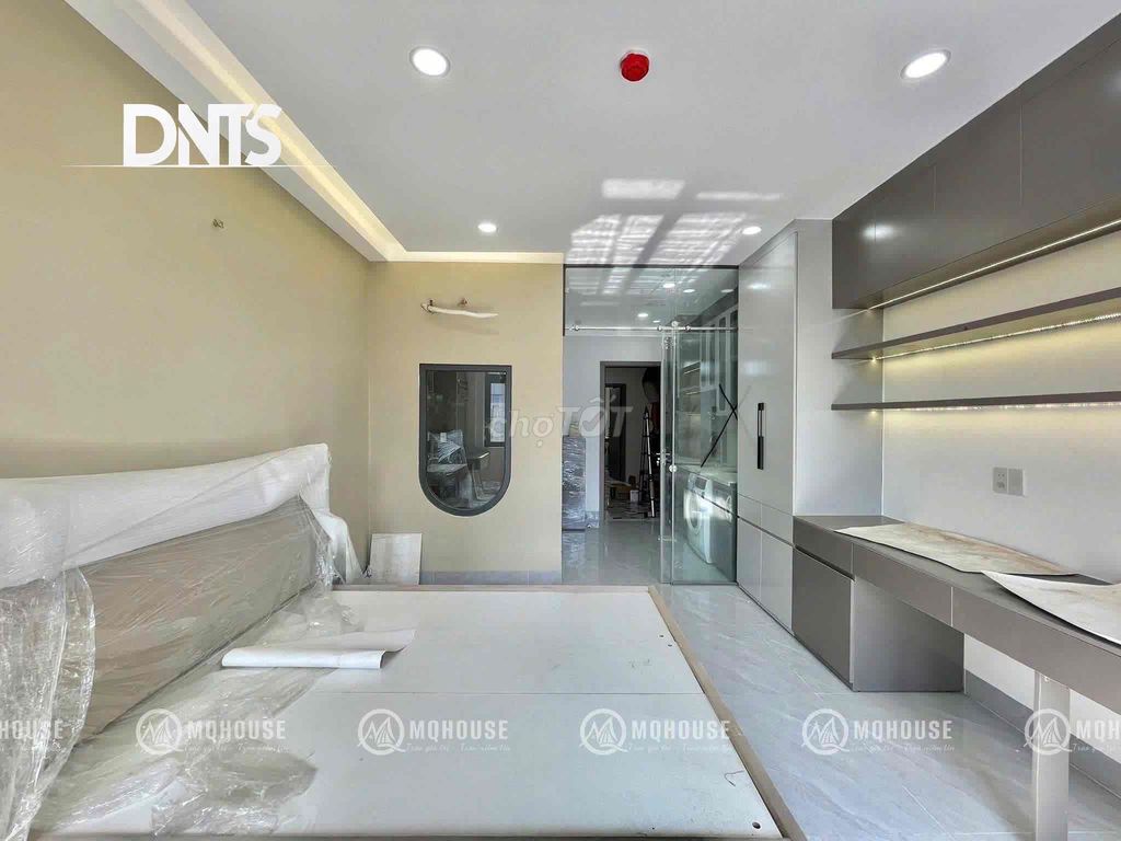 Open the apartment. A balcony bedroom, elevator near four green rows.