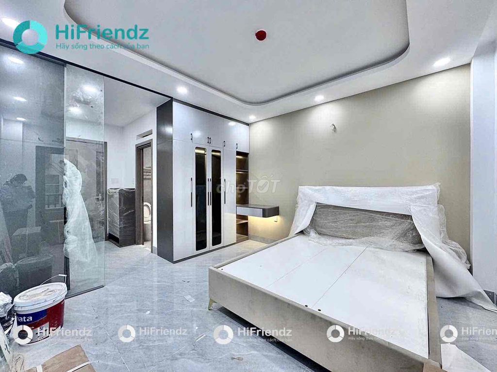 Open the apartment. A balcony bedroom, elevator near four green rows.