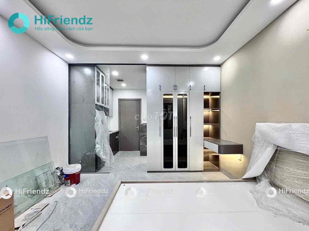 Open the apartment. A balcony bedroom, elevator near four green rows.