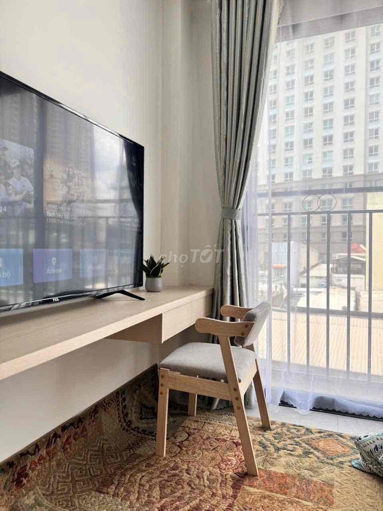 The mini apartment has a beautiful interior balcony elevator in Saigon.