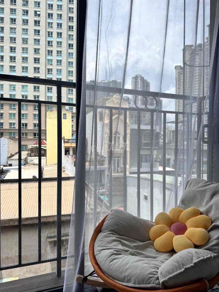 The mini apartment has a beautiful interior balcony elevator in Saigon.