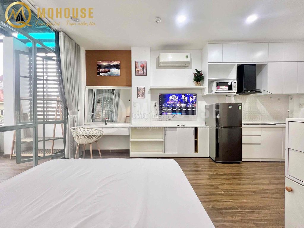 Superscop. One bedroom. Big balconies.