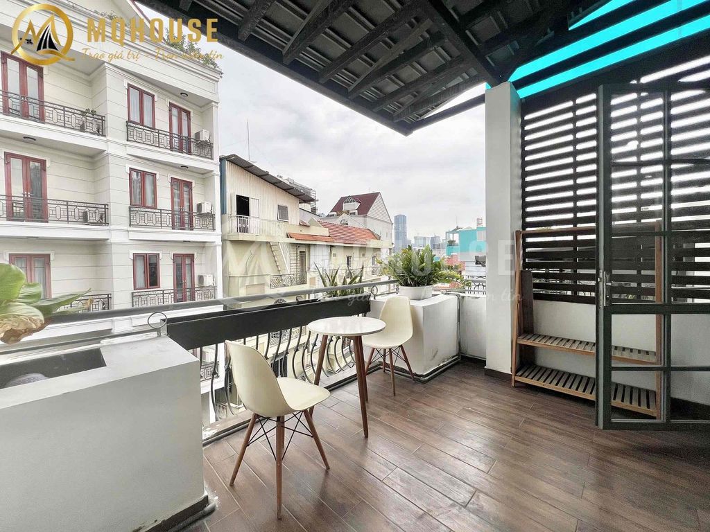 Superscop. One bedroom. Big balconies.
