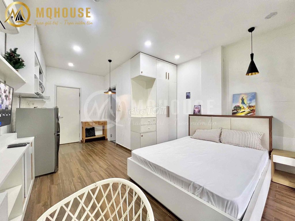Superscop. One bedroom. Big balconies.