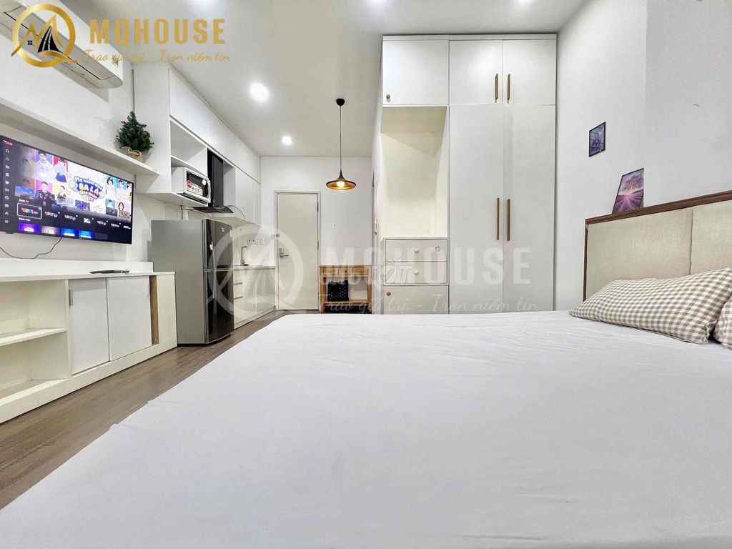Superscop. One bedroom. Big balconies.