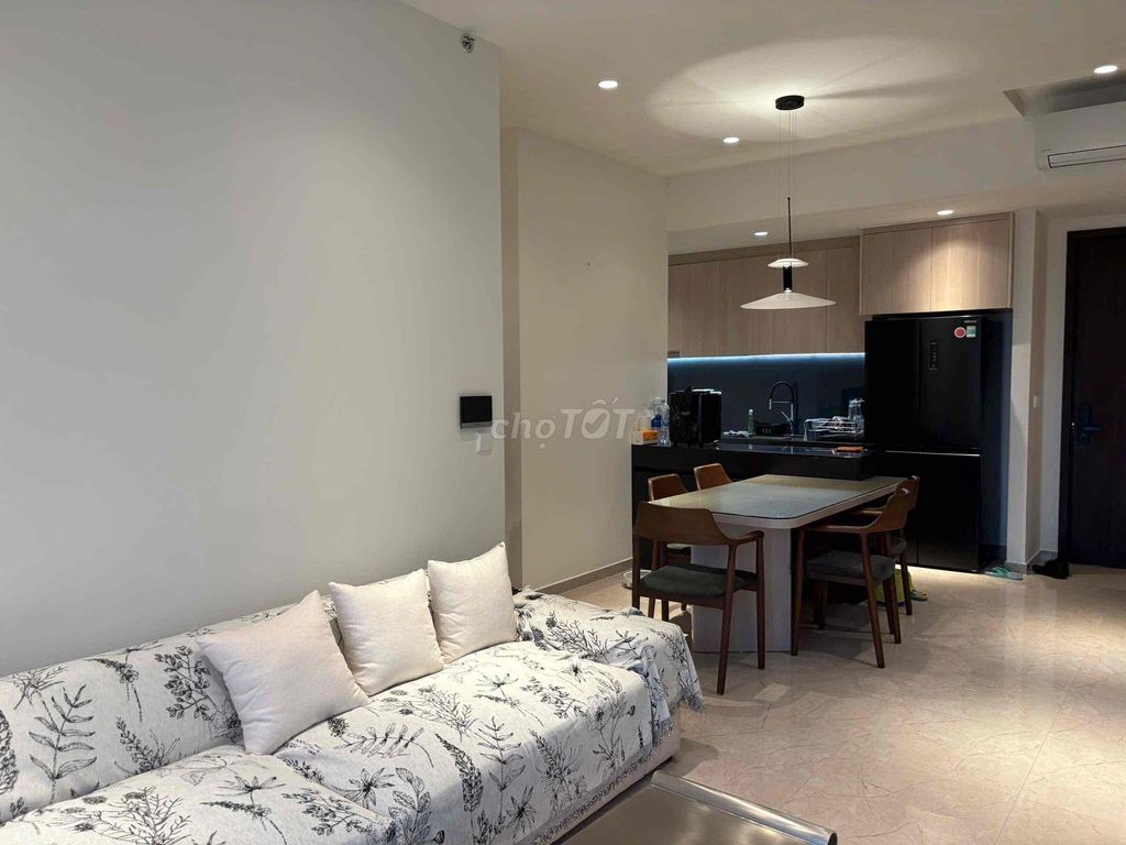 It's the owner of the two bedrooms - 18 million - Full interior - Nguyễn Hữu Thọ