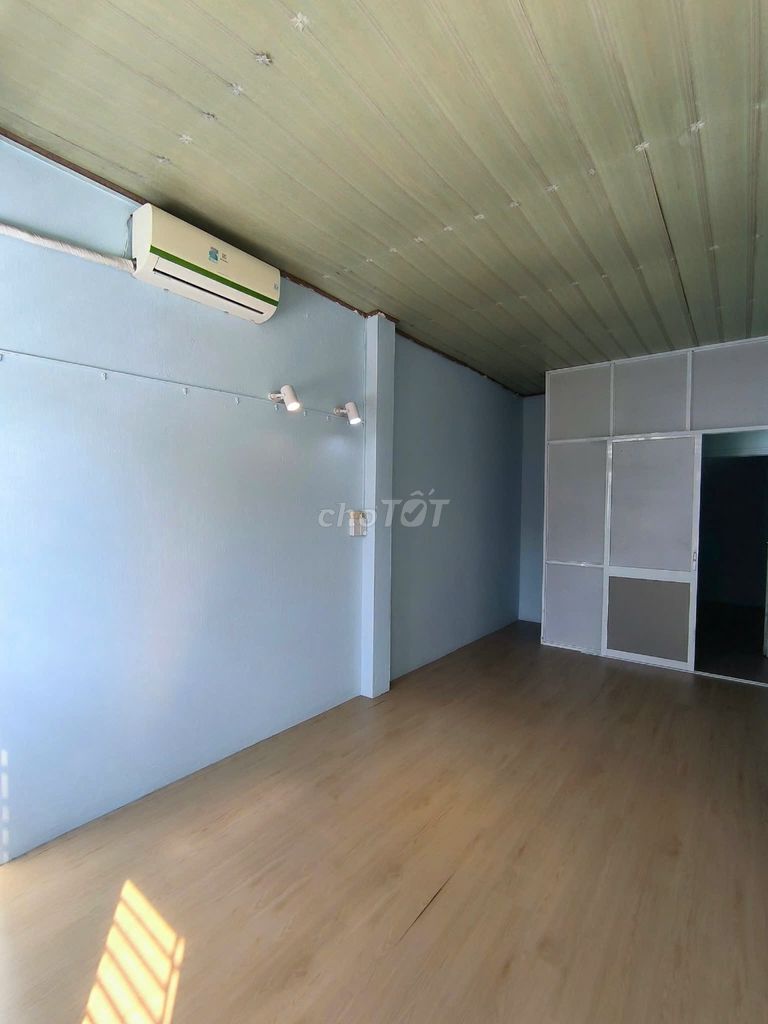 The Master himself. Two bedroom 30 Trường Sa.