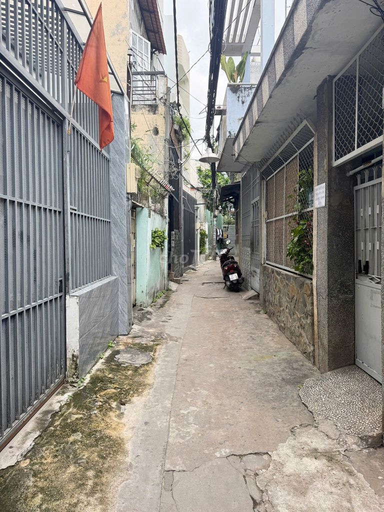 The Master himself. Two bedroom 30 Trường Sa.