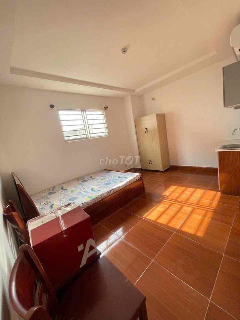 Room 30 meters2. Full cabinet seven - The Wairs' Door. Đào Trinh Nhất