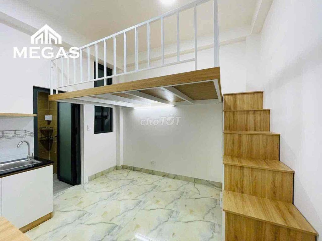 The full price room is on Cộng Hoà near the airline academy and vhu.