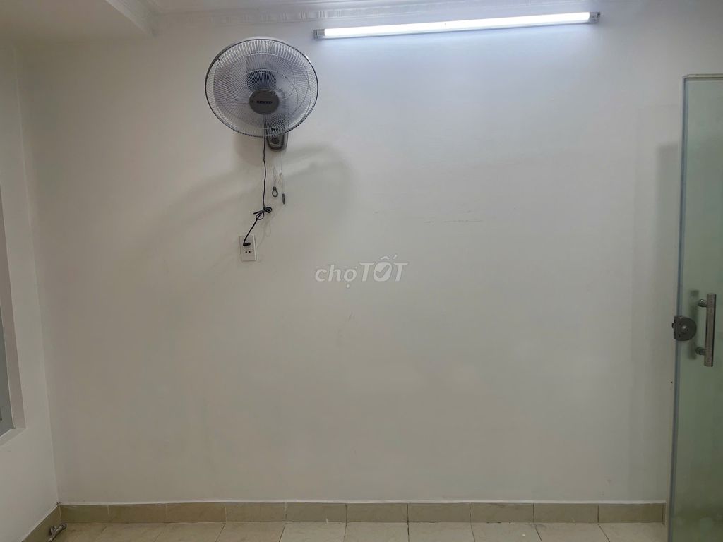 We need to rent the Nguyễn Thiện Thuật Q-3.