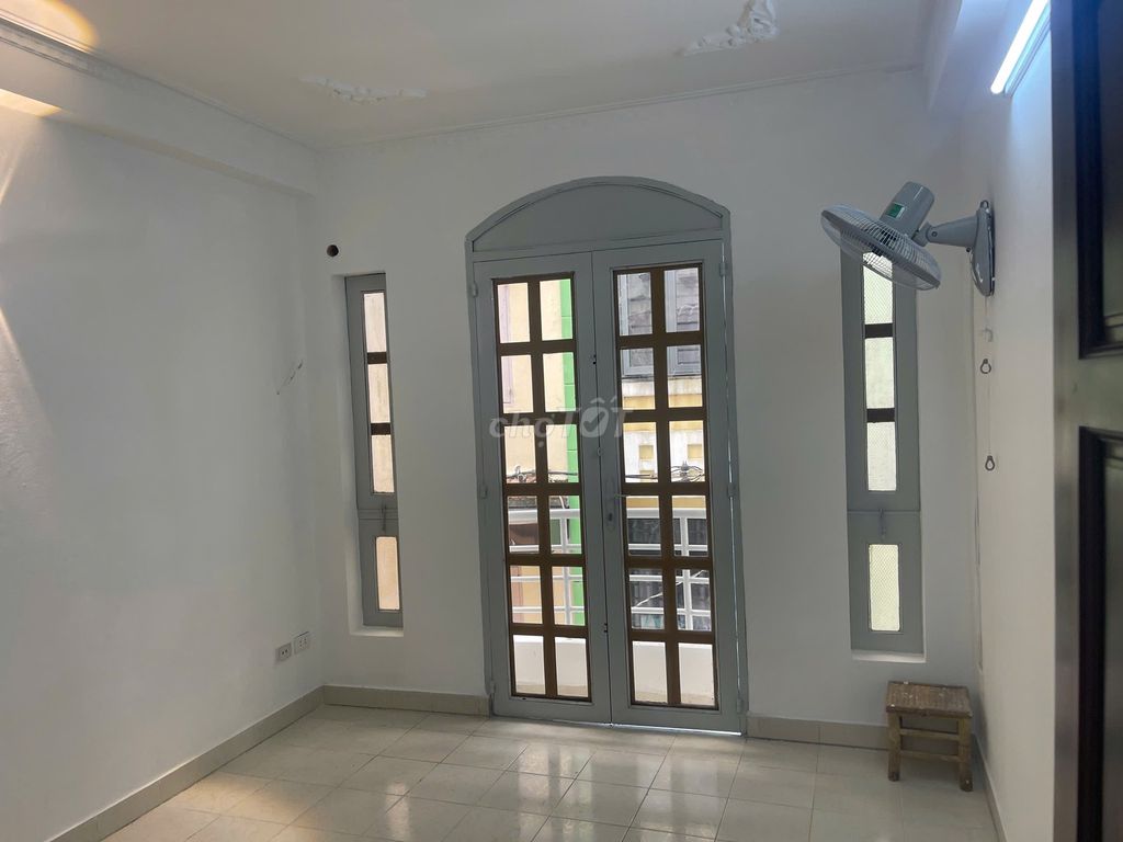 We need to rent the Nguyễn Thiện Thuật Q-3.